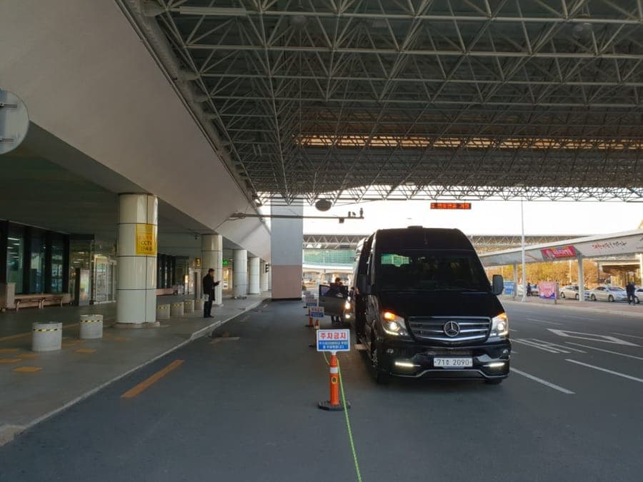 Overseas Buyer VIP Protocol for an LG Electronics Changwon Visit — Mercedes-Benz Sprinter