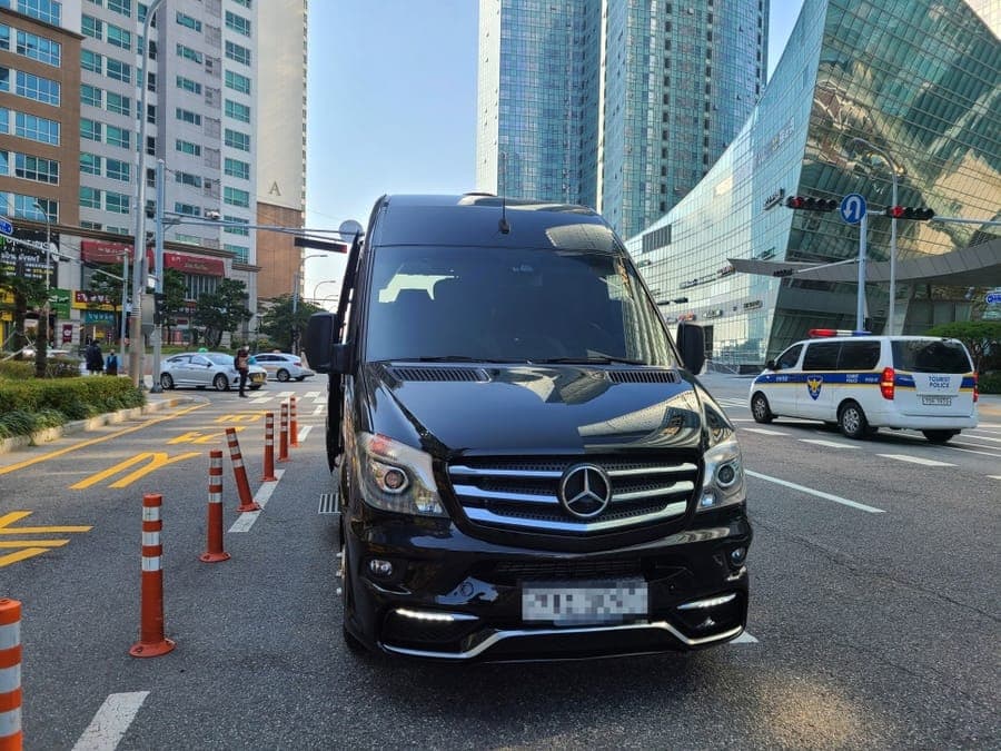 Wedding Protocol Vehicles for the Bride and Groom between Busan Marine City and Gyeongju — Mercedes-Benz Sprinter