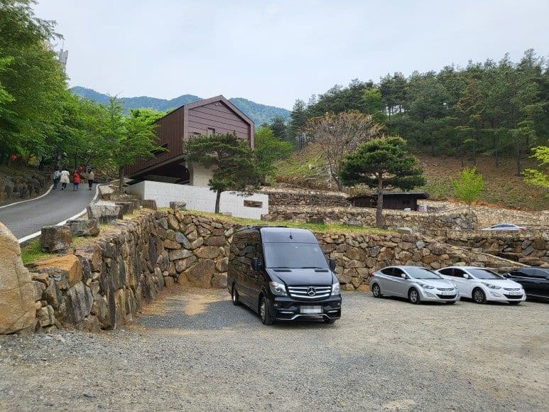 Mount Jiri (Jirisan) Suseonsa and Daewonsa Temple Tour — Mercedes-Benz Sprinter Private Tour