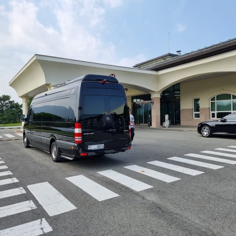 Three-Day Golf Tour from Ulsan Station to Bayside Golf Club and Ananti