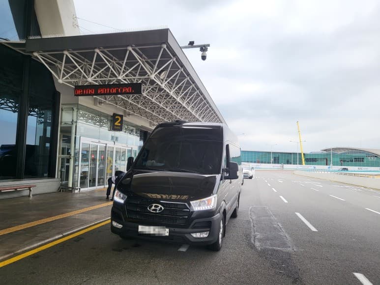 Three-Day Busan Tour for Clients Traveling from Seoul — Hyundai Solati Minibus